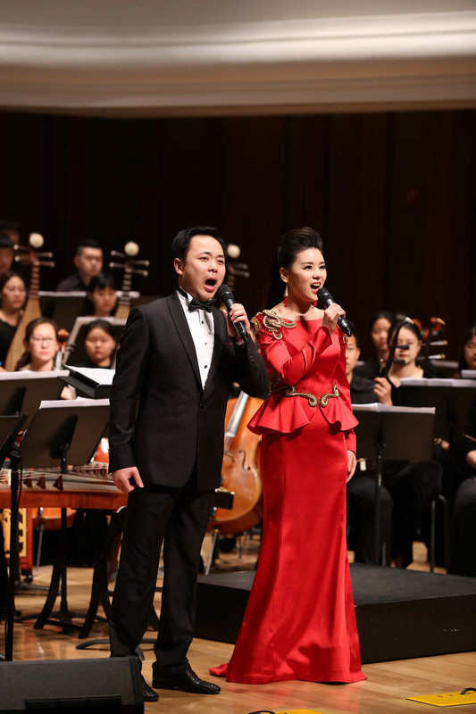 李雅、张克东演唱《阳光路上》